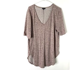 Torrid Neutral Animal Print V Neck Short Sleeve Top Curved Hem Stretch Knit